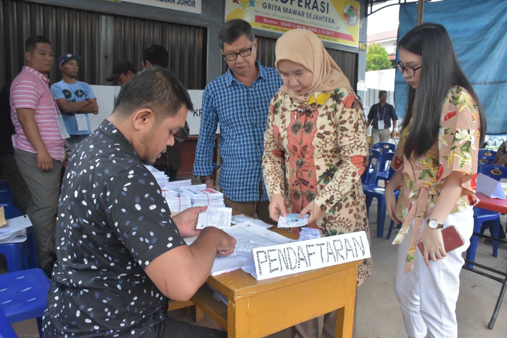 Mencoblos di TPS 068 Jalan Eka Rasmi, Sabrina Ajak Masyarakat Gunakan Hak Pilih  dan Jaga Keamanan