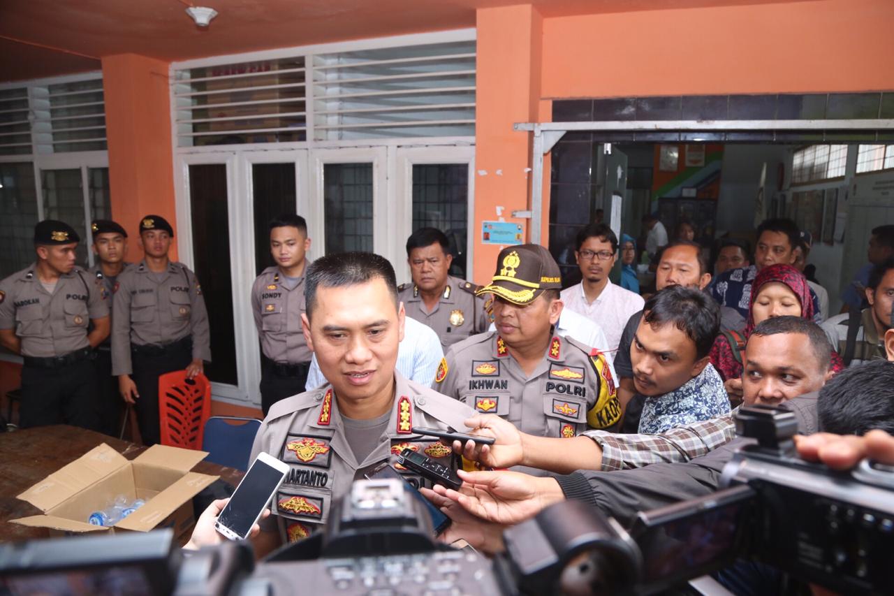 Sambangi Kantor KPU Medan, Kapolrestabes Medan Pastikan Kesiapsiagaan Anggota