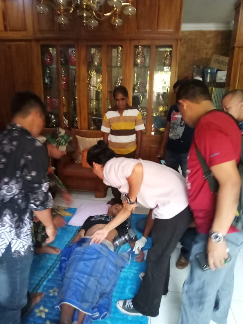 Pulang Dari Acara Keluarga, Sang Ibu Melihat Putranya Tewas Gantung Diri