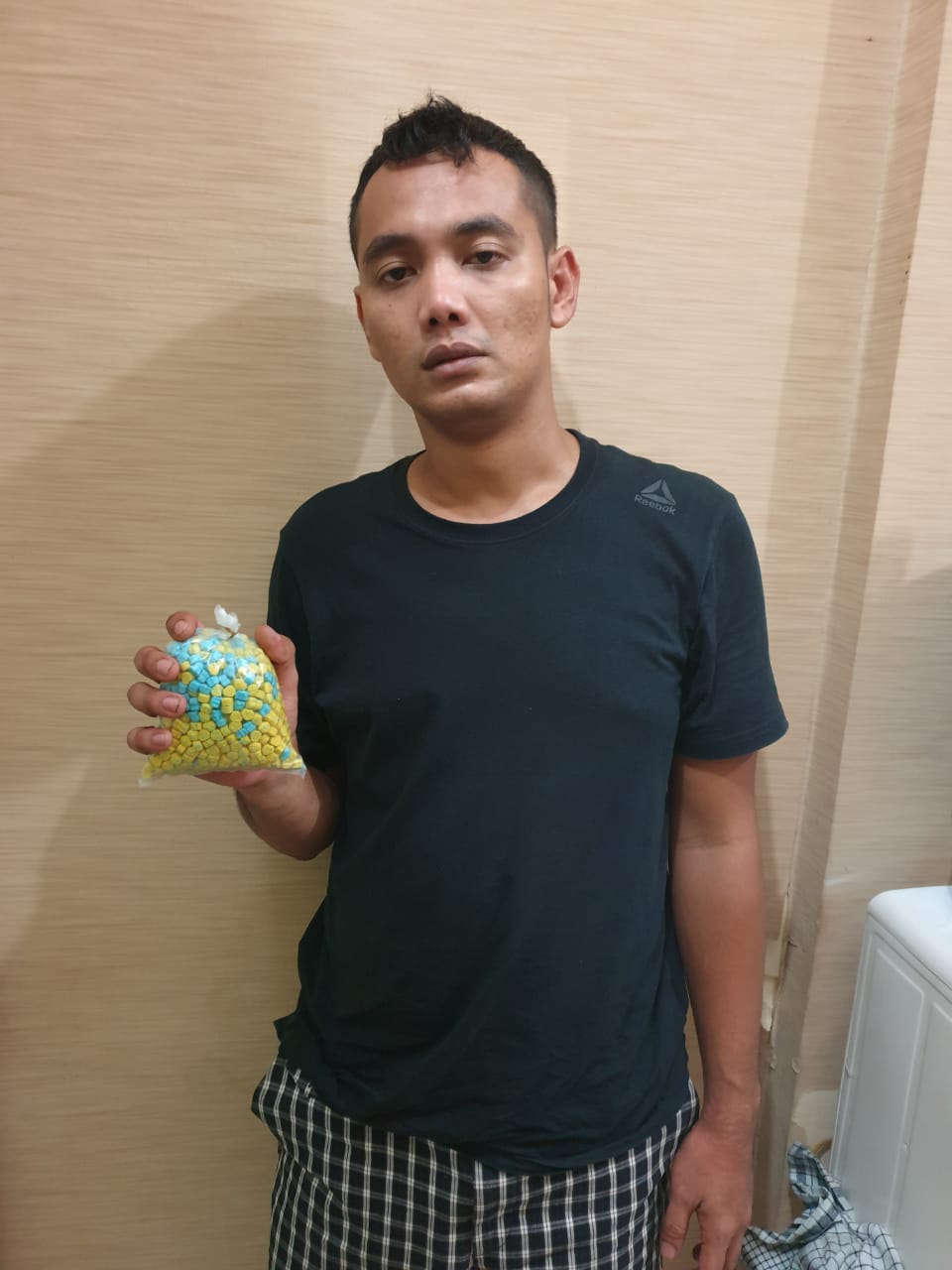 Mantan Honorer Pemko Medan Jadi Kurir Ekstasi, 1000 Ekstasi Jenis Baru Seberat 251 Gram Diamankan