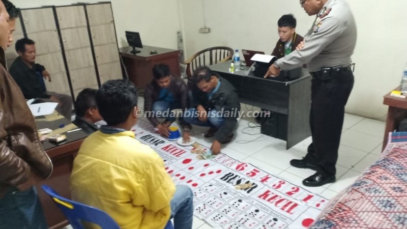 Berjudi Kopiok di Pajak, 4 Orang Ditangkap Polsekta Berastagi