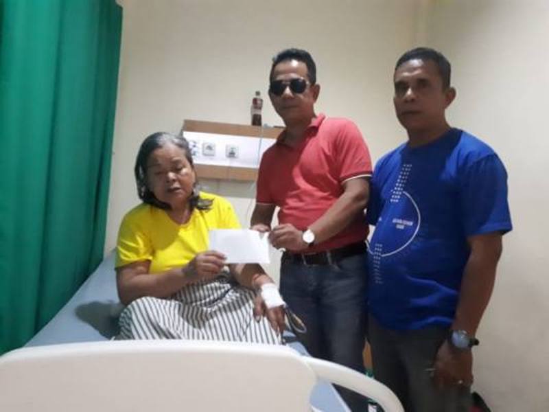 Ketua Pewarta Polrestabes Medan Santuni Istri Kepling Mengalami Sakit