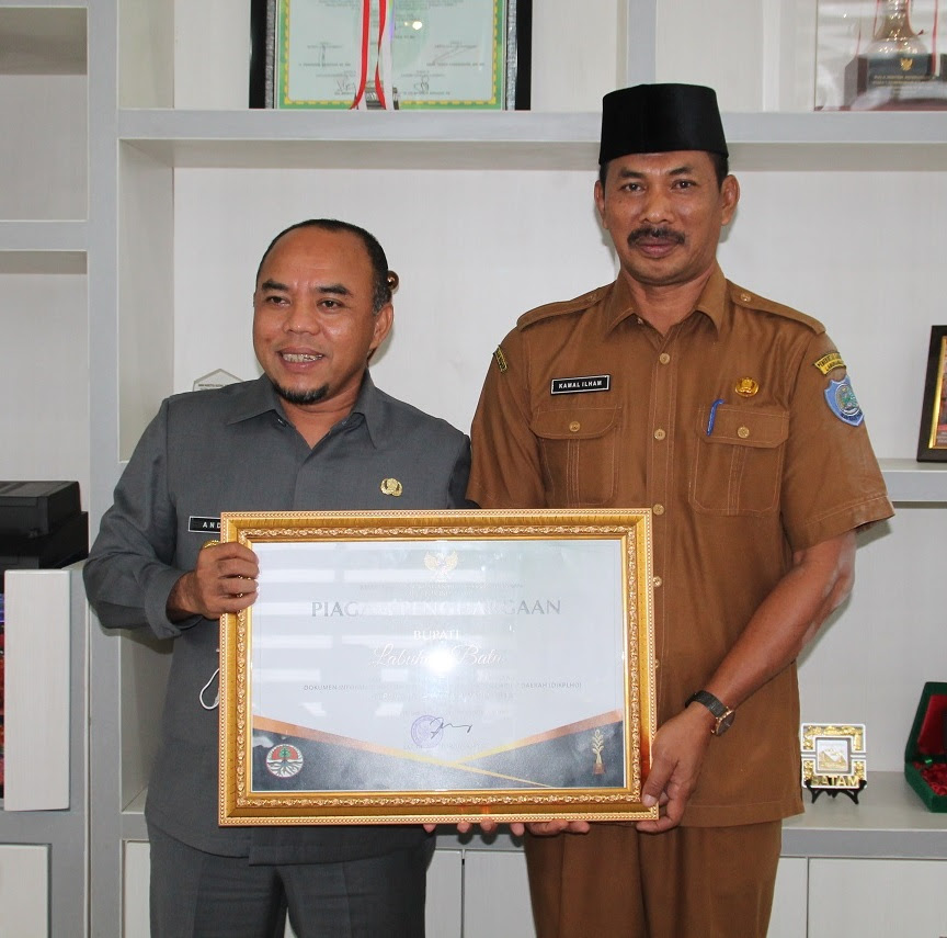 PLT Bupati Labuhanbatu Terima Penghargaan Nirwasita Tantra Award 2018
