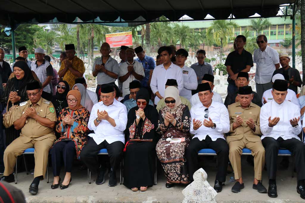 Walikota & Wakil Walikota Medan Hadiri Pemakaman Bupati Asahan