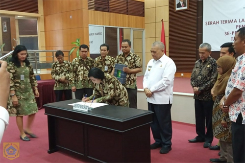 Pj.BUPATI PAKPAK BHARAT SERAHKAN LKPD