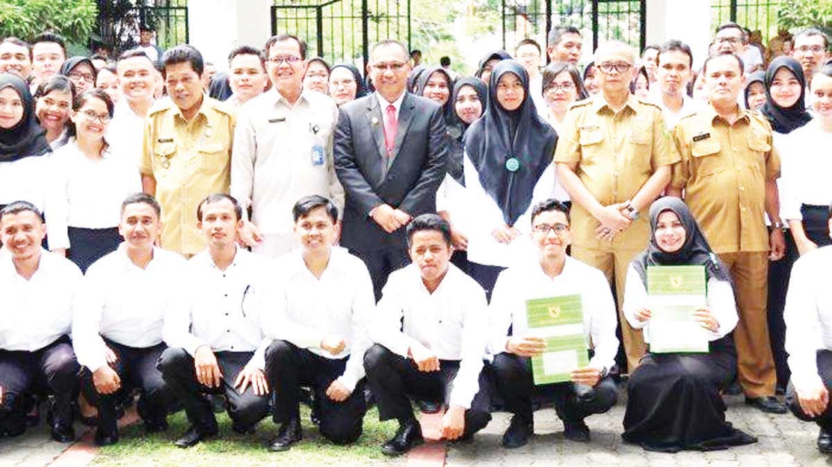 Wakil Wali Kota Medan Menyerahkan SK 198 CPNS