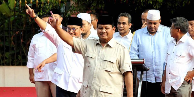 Prabowo Klaim Menang 62% dan Sujud Syukur