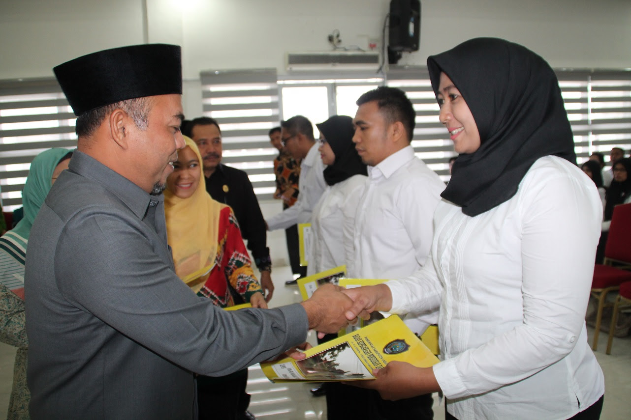 Plt Bupati Labuhanbatu Ajak  CPNS Penerima SK Untuk Bekerja Dengan Baik dan maksimal