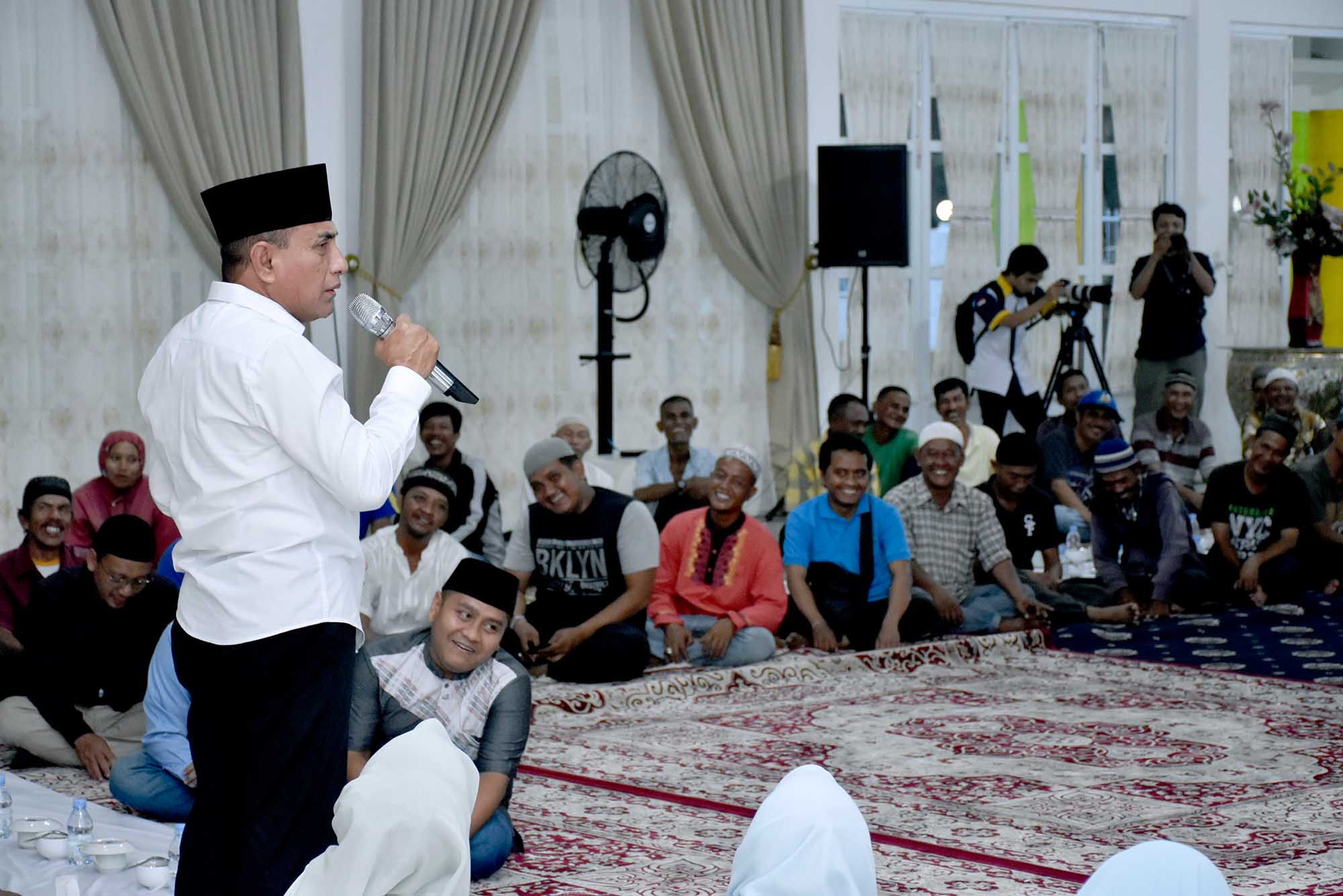 Buka Puasa Bersama 300 Abang Becak di Rumah Dinas,  Edy Rahmayadi: Ini Rumah Rakyat, Semua Boleh Masuk
