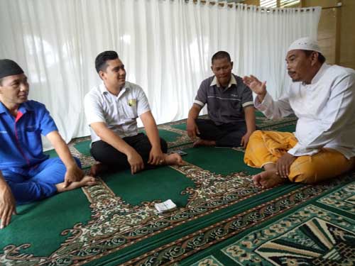 Podomoro Berbagi Takzil dan Tali Asih untuk Jamaah Mesjid Al Azhar