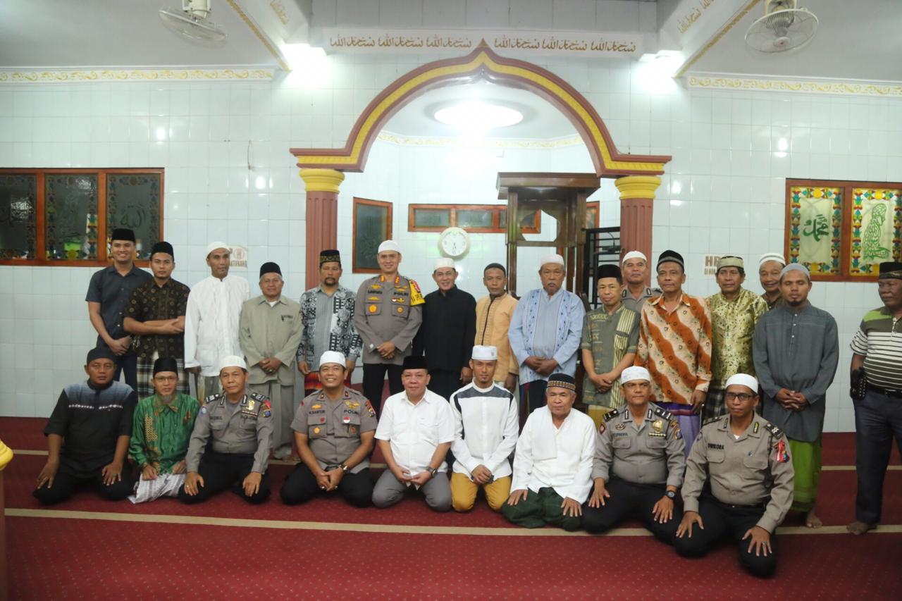 Kapolrestabes Medan Ajak Anggota dan Umat Muslim Makmurkan Masjid dengan Sholat Subuh Berjamaah