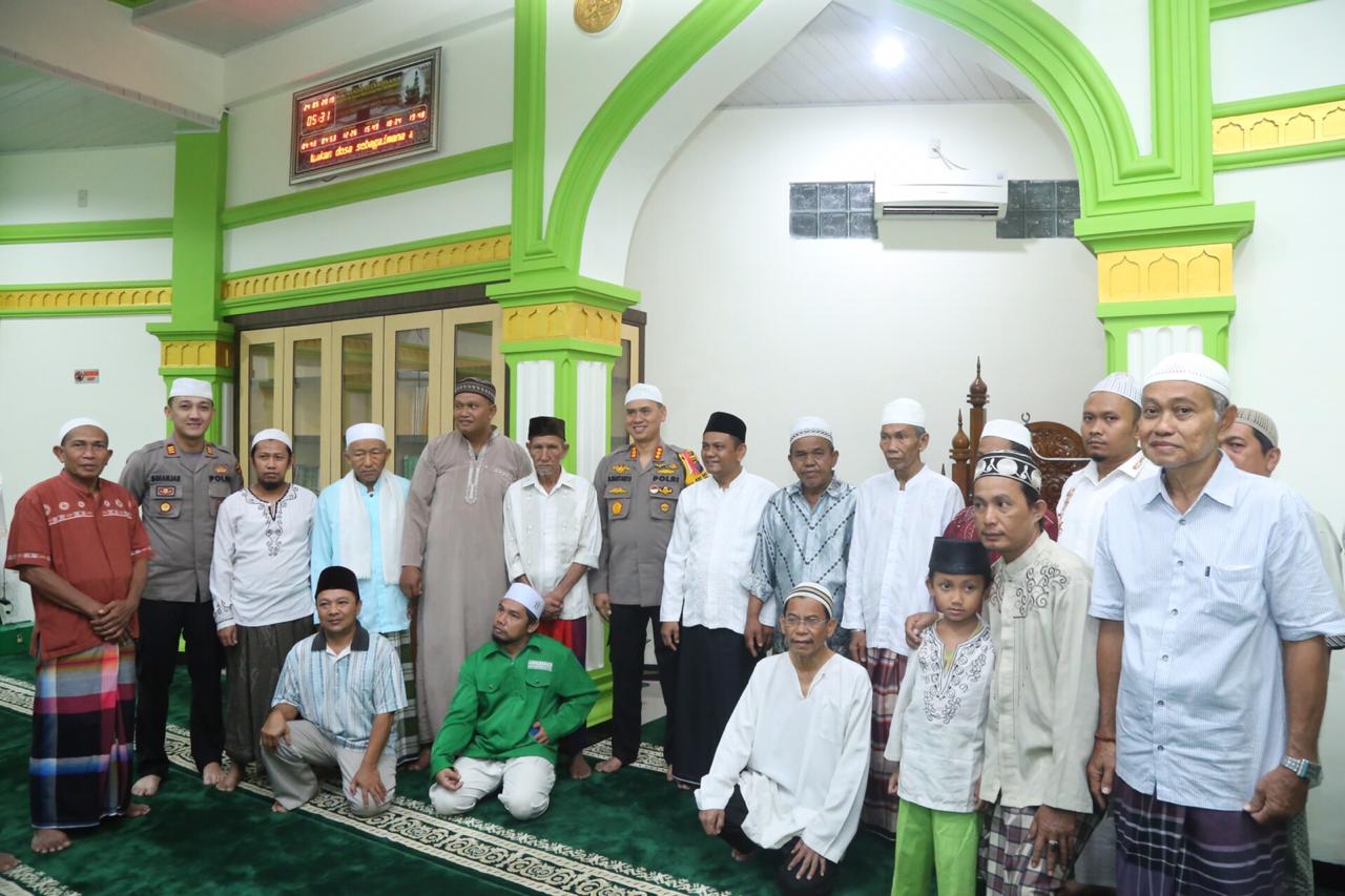 Sholat Subuh Berjamaah di Masjid Syiar Islam dan Menyapa Subuh, Kapolrestabes Medan Ajak Untuk Berbiat Baik