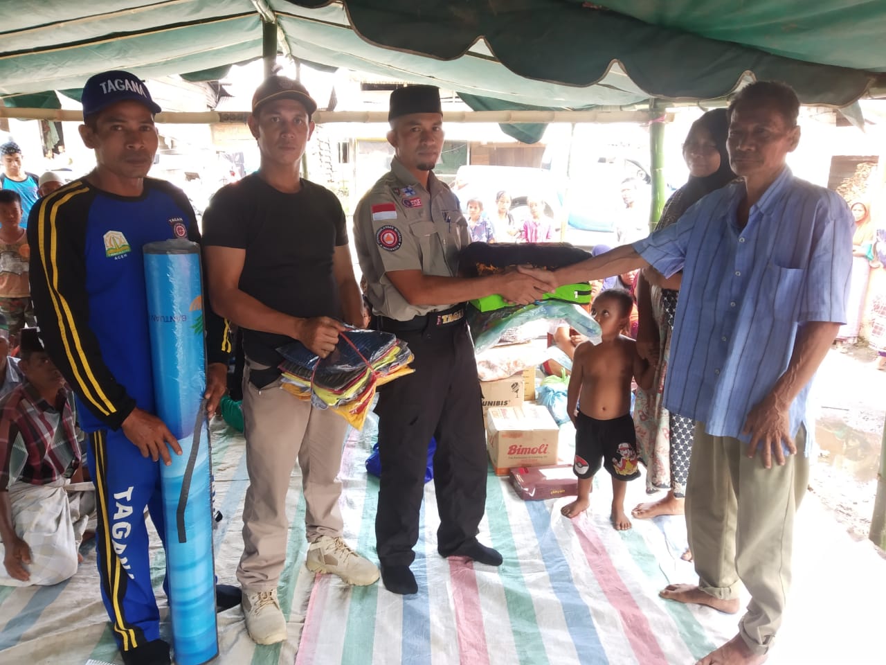 Dinsos Gayo Lues Salurkan Bantuan Masa Panik Kepada Korban Kebakaran Gumpang Lempuh