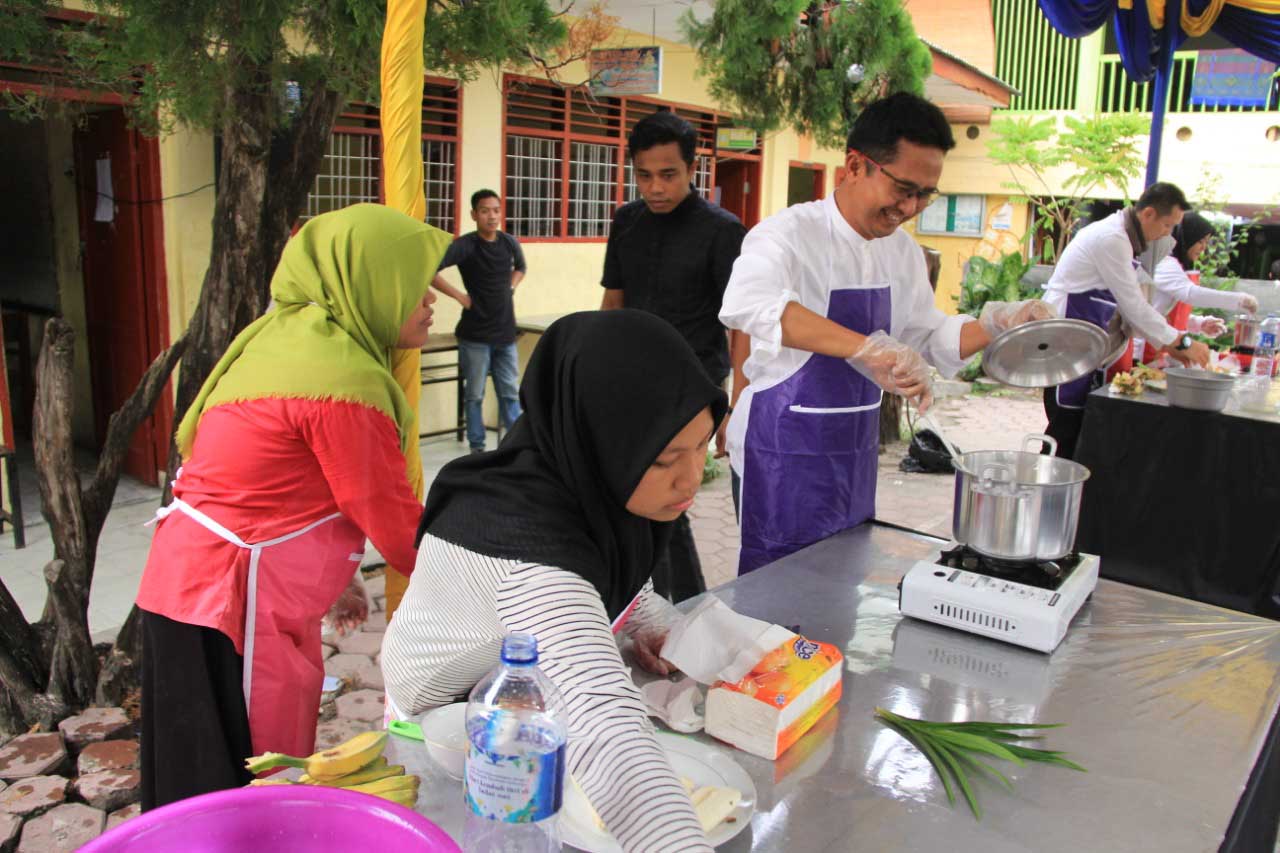 Telkomsel Gelar Masak Takjil Bareng di 14 Kota Sumatera