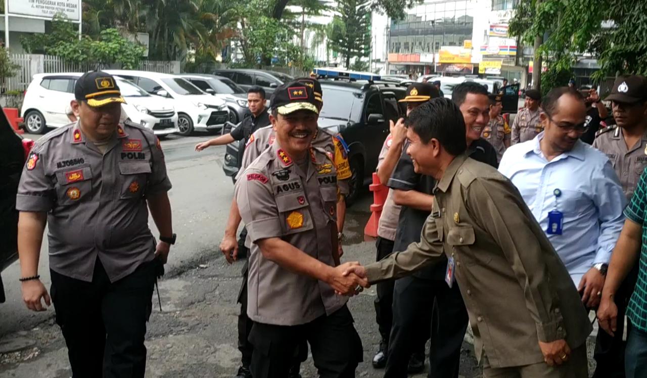 Kapolsek Medan Baru Dampingi Kapoldasu dan Kapolrestabes Medan Tinjau Pusat Pasar
