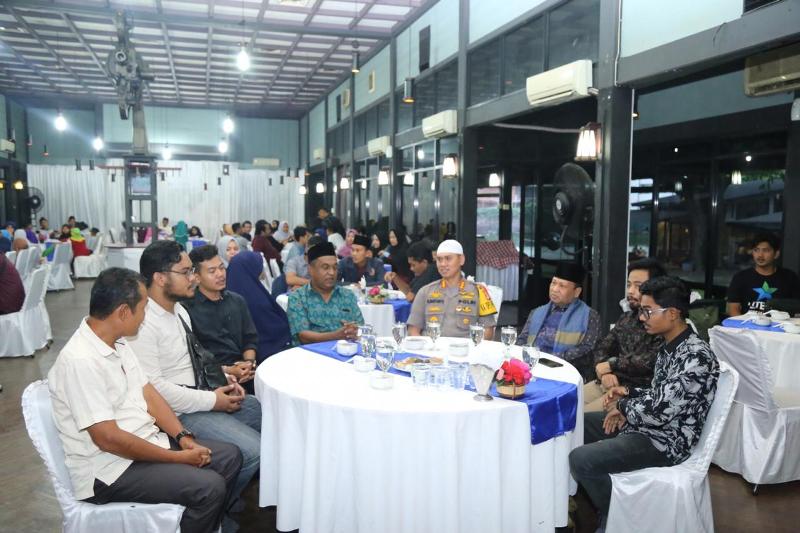 Kapolrestabes Medan Buka Puasa Bersama BEM Nusantara