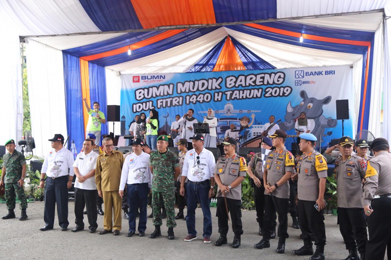 Kapolrestabes Medan Dampingi Kapolda Sumut Hadiri BUMN Mudik Bareng Idul Fitri 1440 H