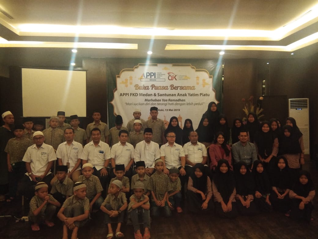 FKD APPI Medan dan OJK Berbuka Puasa Bersama Sekaligus Beri Santunan Anak Yatim Piatu