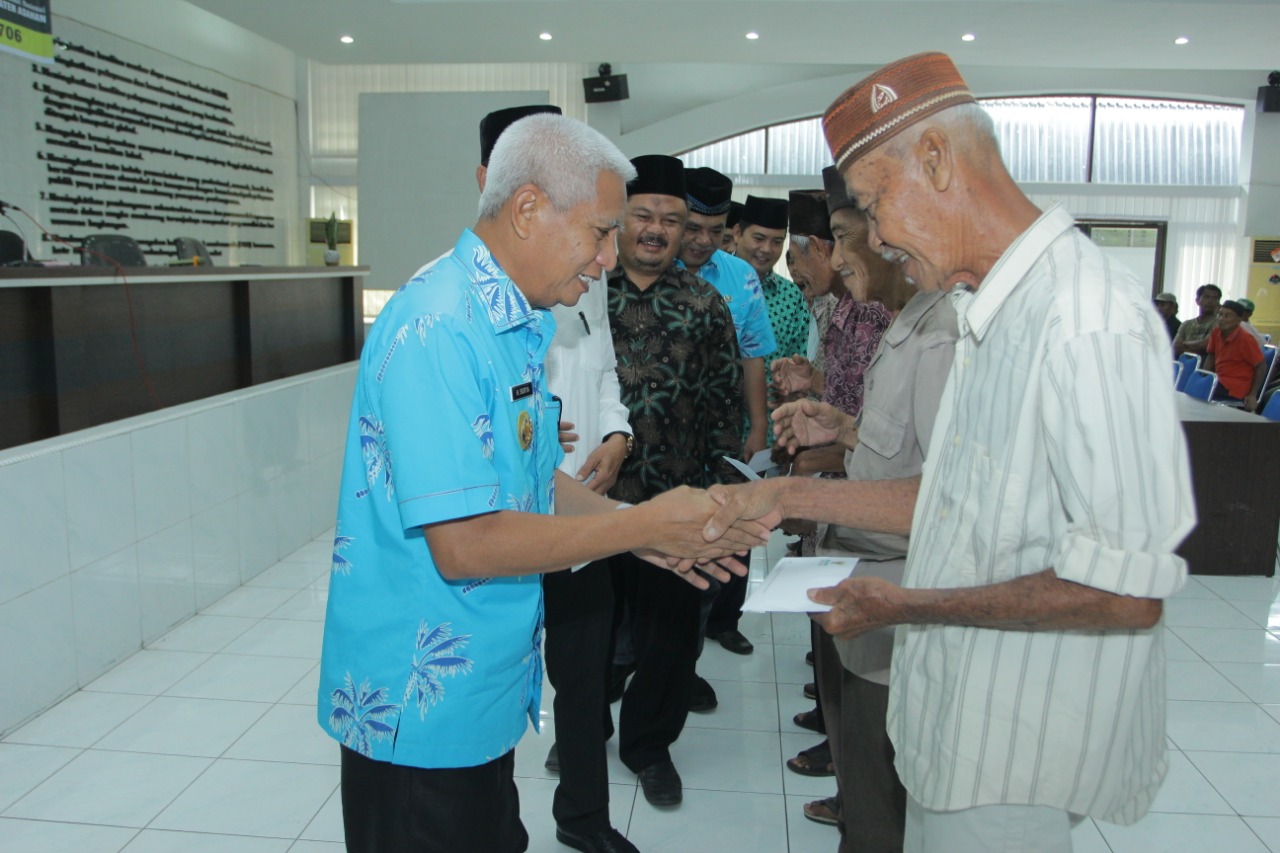 Pemkab Salurkan Zakat Bersama Baznas Asahan