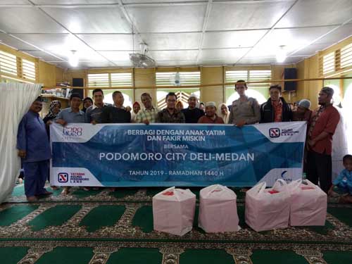 Podomoro City Deli Medan & YAPL Berikan Tali Asih di Mesjid Al Azhar