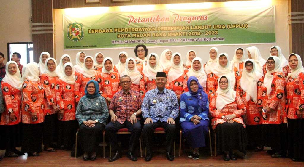 Wali Kota Lantik 40 Orang Pengurus LPPLU 2018 - 2023