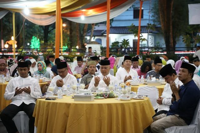 Wali Kota Medan Buka Puasa Bersama Dengan Kepala Sekolah dan Kepala Puskesmas