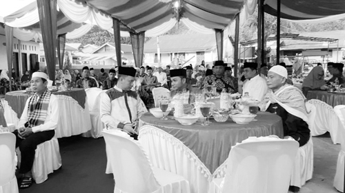 PJ BUPATI PAKPAK BHARAT BUKA PUASA BERSAMA DENGAN MASYARAKAT