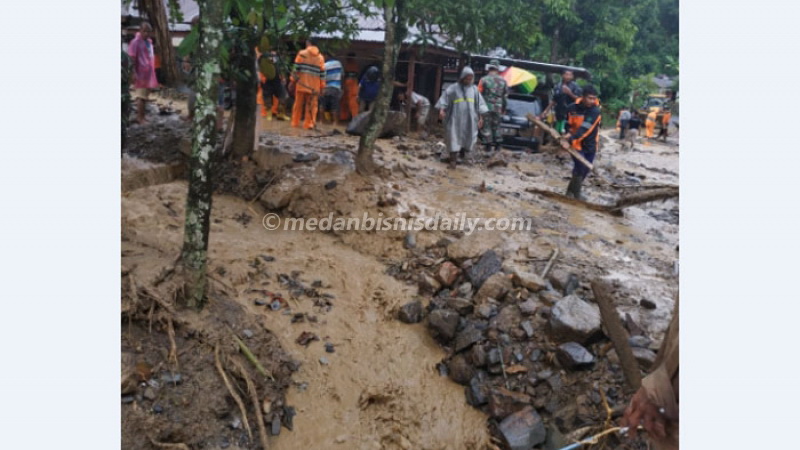Banjir Bandang Terjang Desa Tarutung Baru 5 Rumah Rusak Berat BPBD, TNI dan Masyarakat Gotong Royong