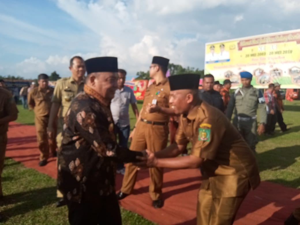 Hari Jadi ke 16 Desa Padang Cermin, Bupati Langkat Mengumrohkan 2 Warga