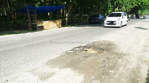 Jalan Juanda Kisaran Dipenuhi Lubang