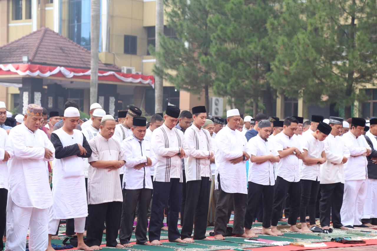 Kapolrestabes Medan Sholat Idul Fitri 1440 H 2019 di Lapangan KS Tubun Mapolda Sumut