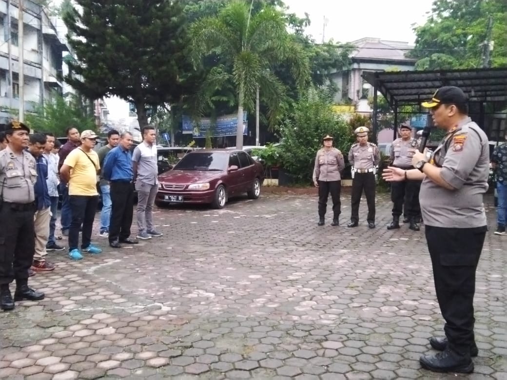 Kapolsek Medan Baru Pimpin Apel Pagi dan Halal Bihalal Personel Pasca Hari Raya Idul Fitri 1440H