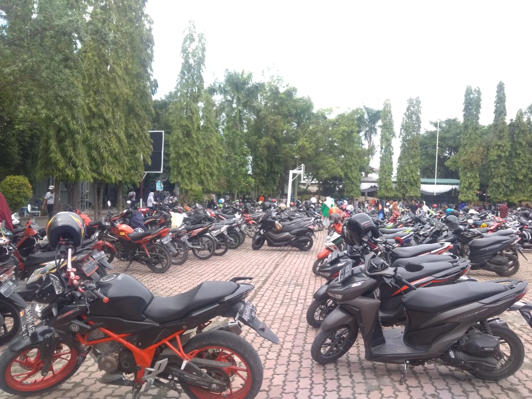 Manfaatkan Situasi, SMKN 1 Ps Tuan Buat Halaman Sekolah Jadi Parkir Liar