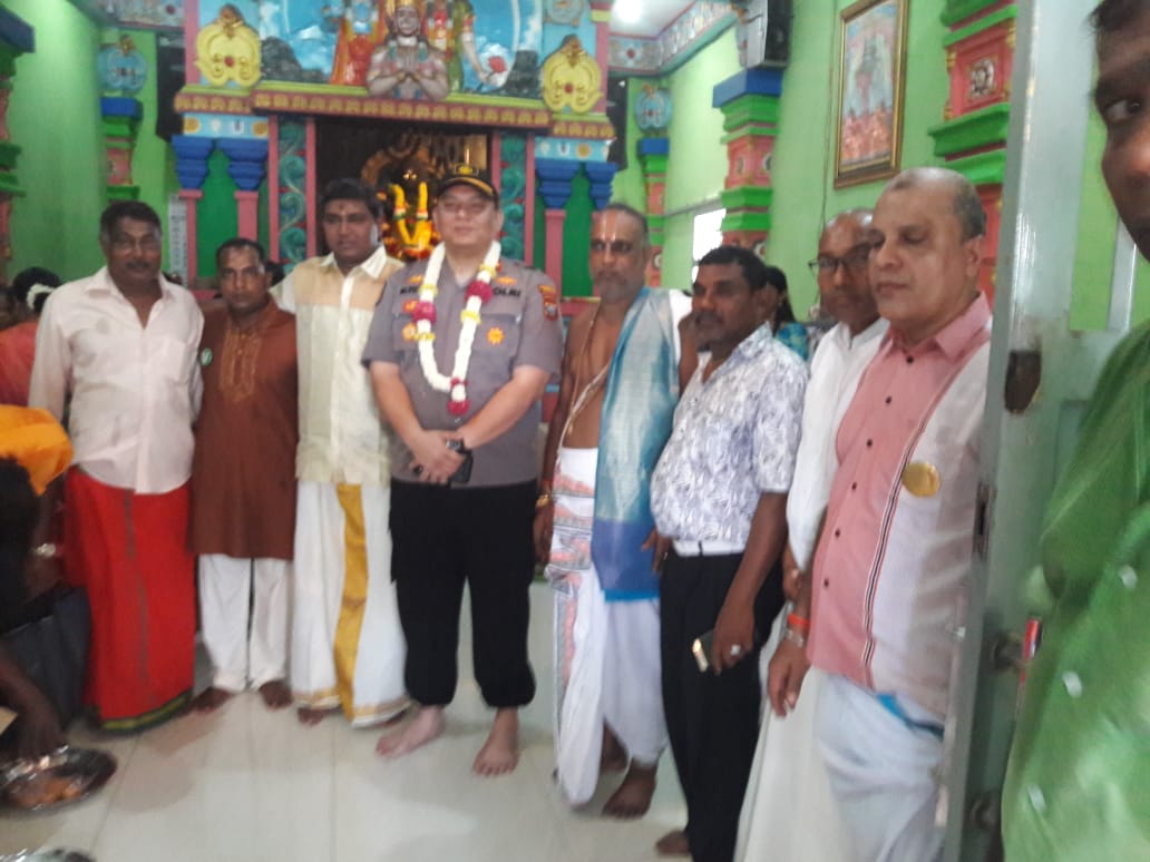 Kapolsek Medan Baru Mewakili Kapolrestabes Medan Hadir di Kuil Karang Sari Polonia Medan