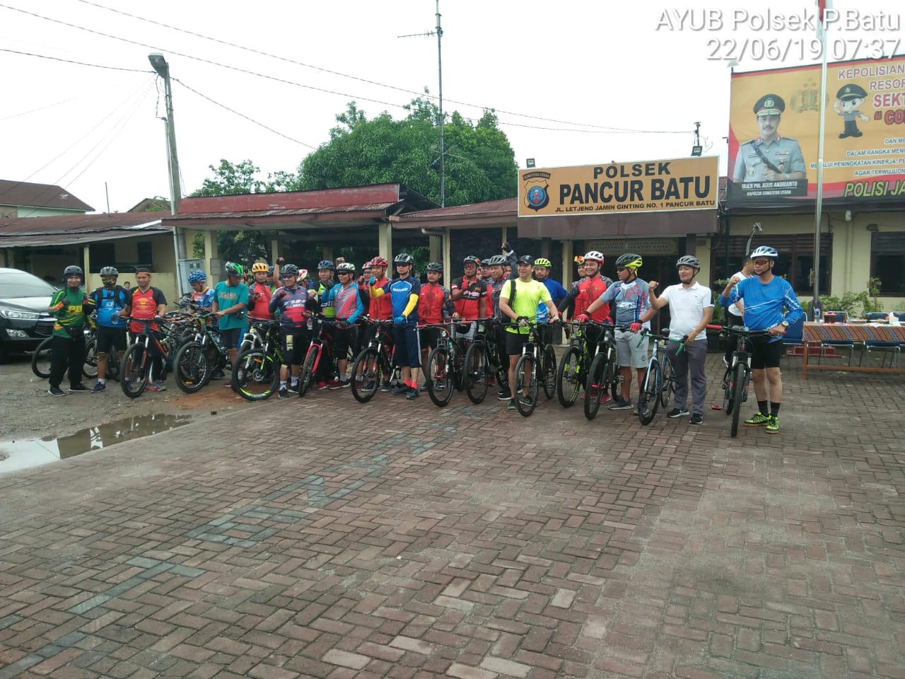 Kapolrestabes Medan dan Kabid Propam Poldasu Beserta PjU Polrestabes Medan Olah Raga Bersepeda