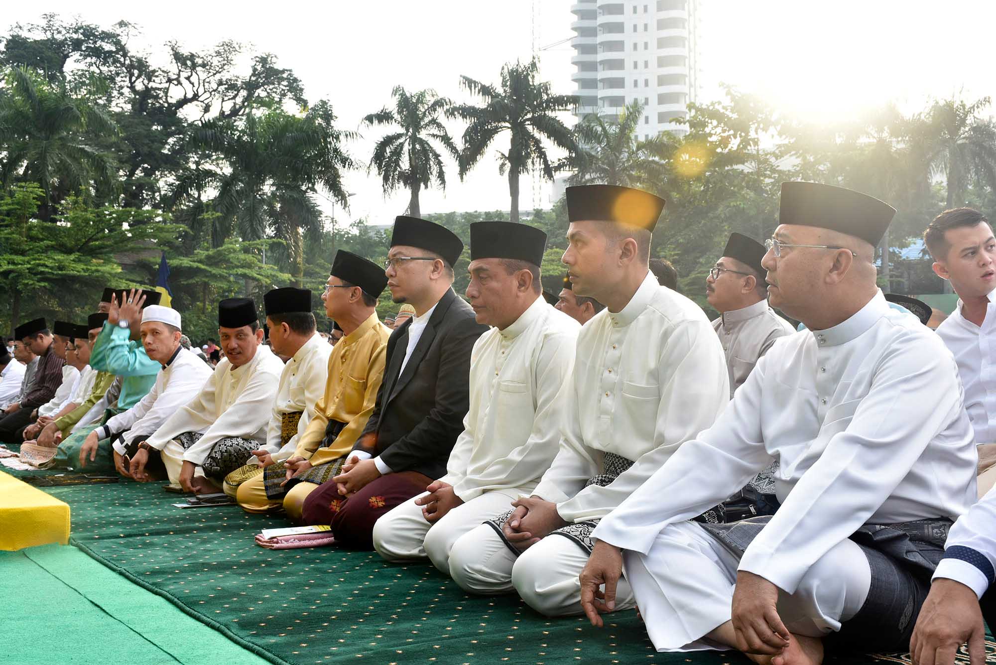Gubernur dan Wagub Sumut Salat Idulfitri di Lapangan Merdeka *Momen Silaturahmi dan Bermaafan