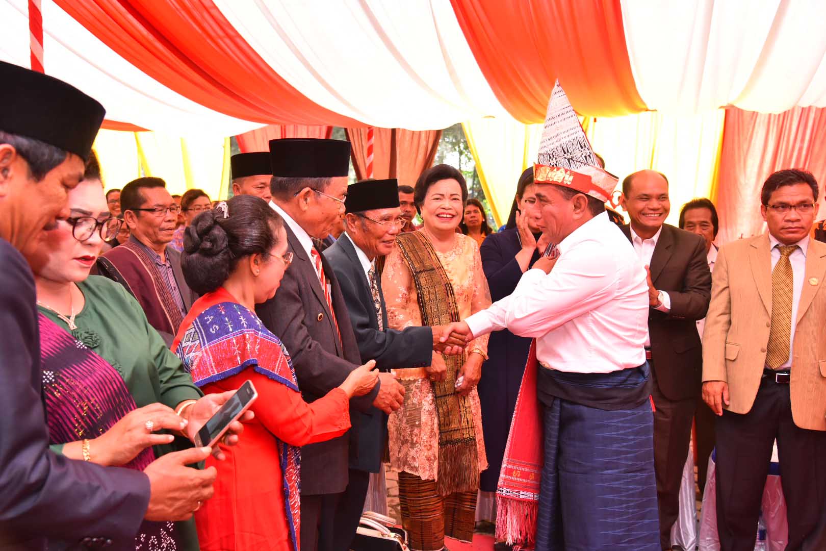 Kunker ke Samosir,  Edy Rahmayadi Sebut SDM Harus  Miliki Kemampuan Bidang Pariwisata