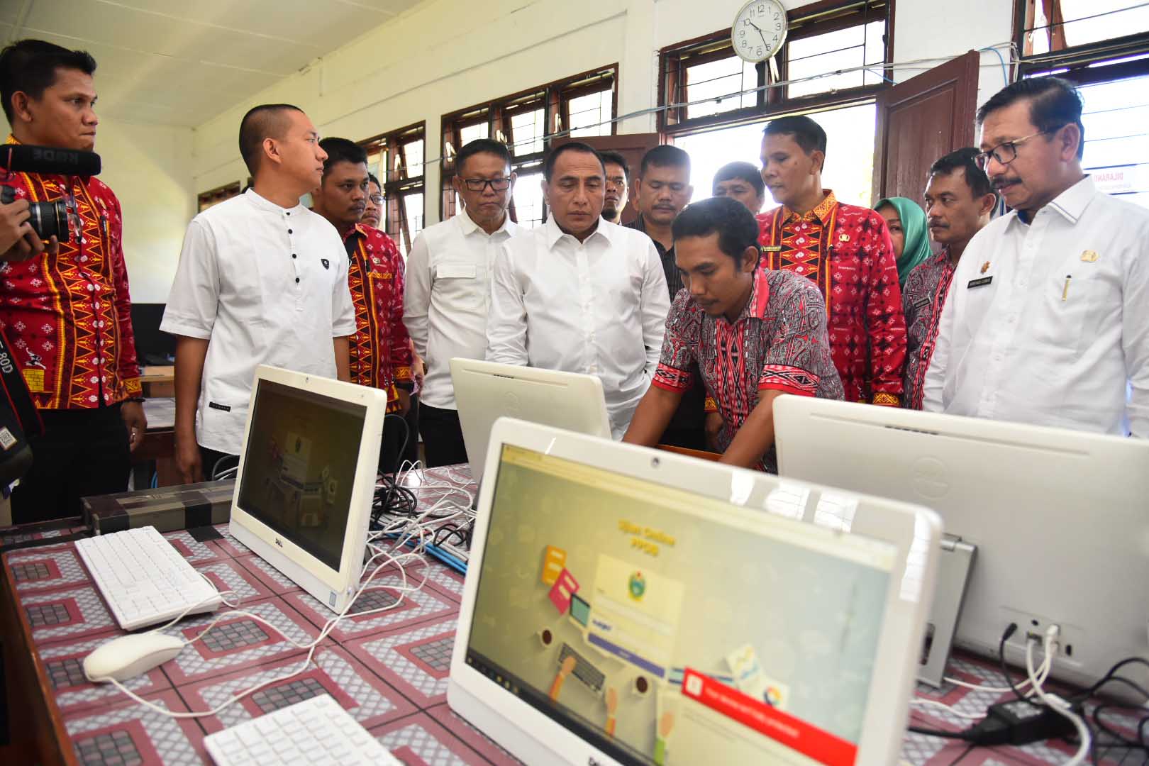 Motivasi Siswa SMAN 1 Pangururan Samosir,  Gubernur: Kalian Harus Berprestasi dan Berakhlak Baik