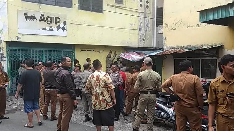 Polsek Medan Baru Bubarkan Markas Geng Motor