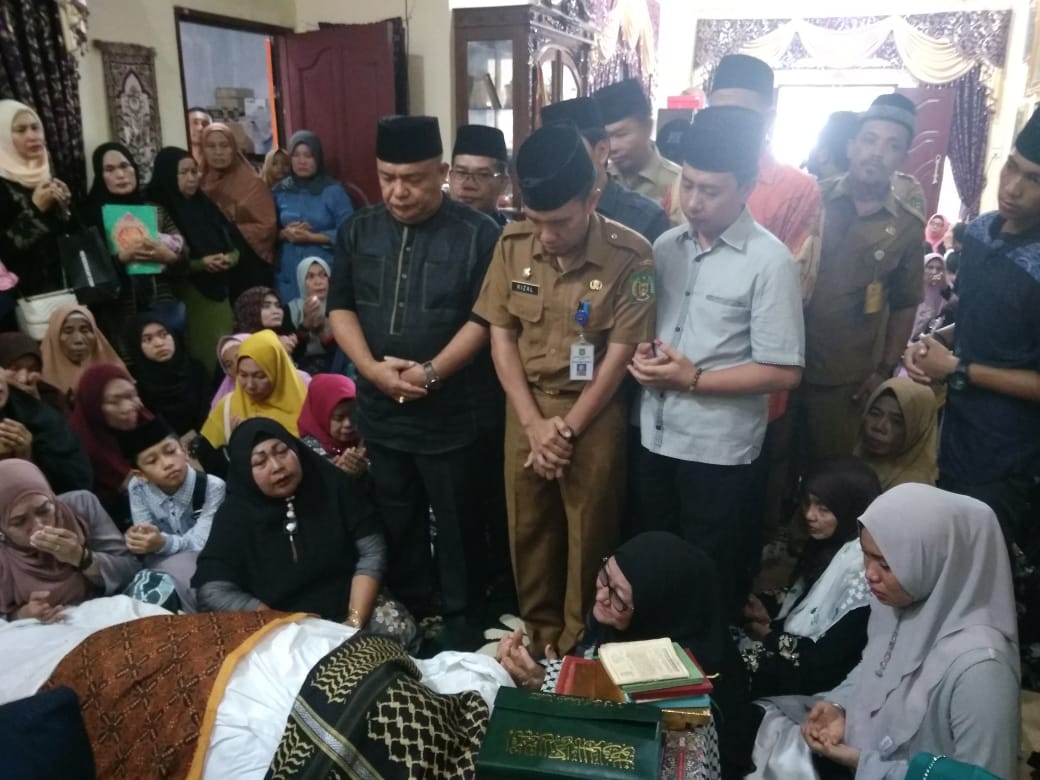 Rombongan Bupati Langkat Takziah ke Rumah Duka Almarhum H Faisal Haq