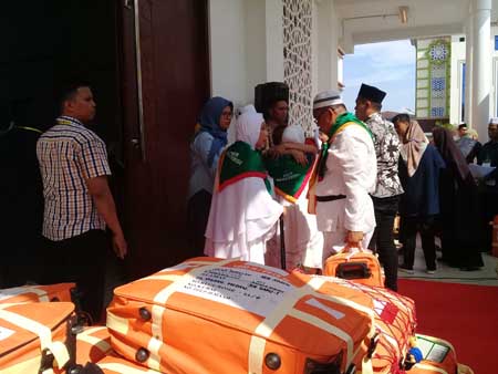 Calhaj Kloter I Embarkasi Medan Masuk Asrama Haji, Barang Dibatasi 10 Kg