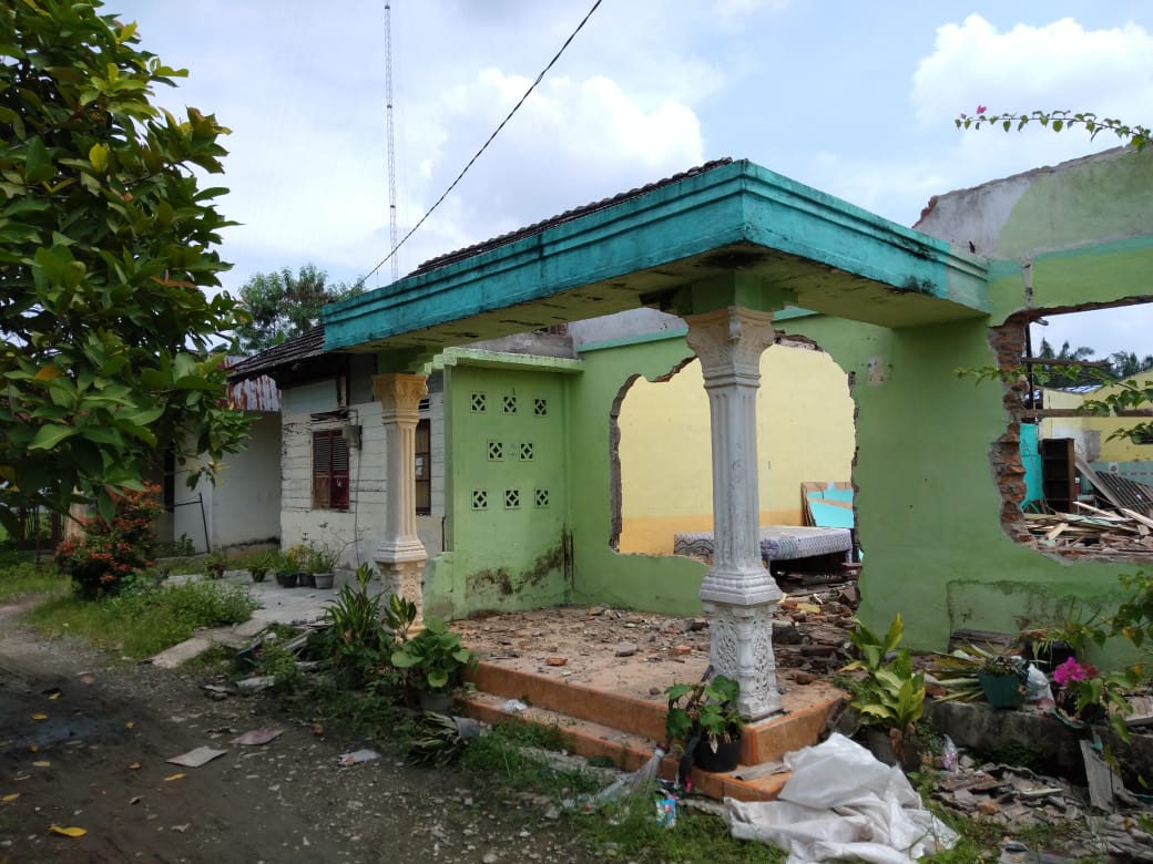 Pensiunan PNS Langkat Diusir dari Eks Rumah Dinas Camat Secanggang