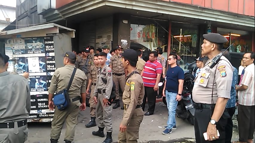 Polsek Medan Baru Dampingi Muspika Medan Petisah dan Satpol PP Tertibkan PKL