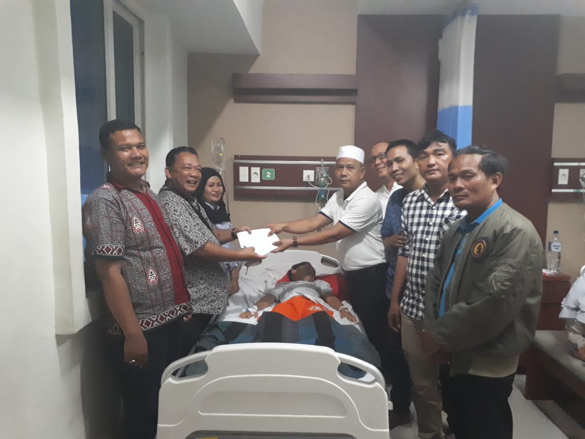 Ketua Pewarta Polrestabes Medan Jenguk Anak Redaktur Medanmerdeka.com Dirawat di RS Mitra Sejati