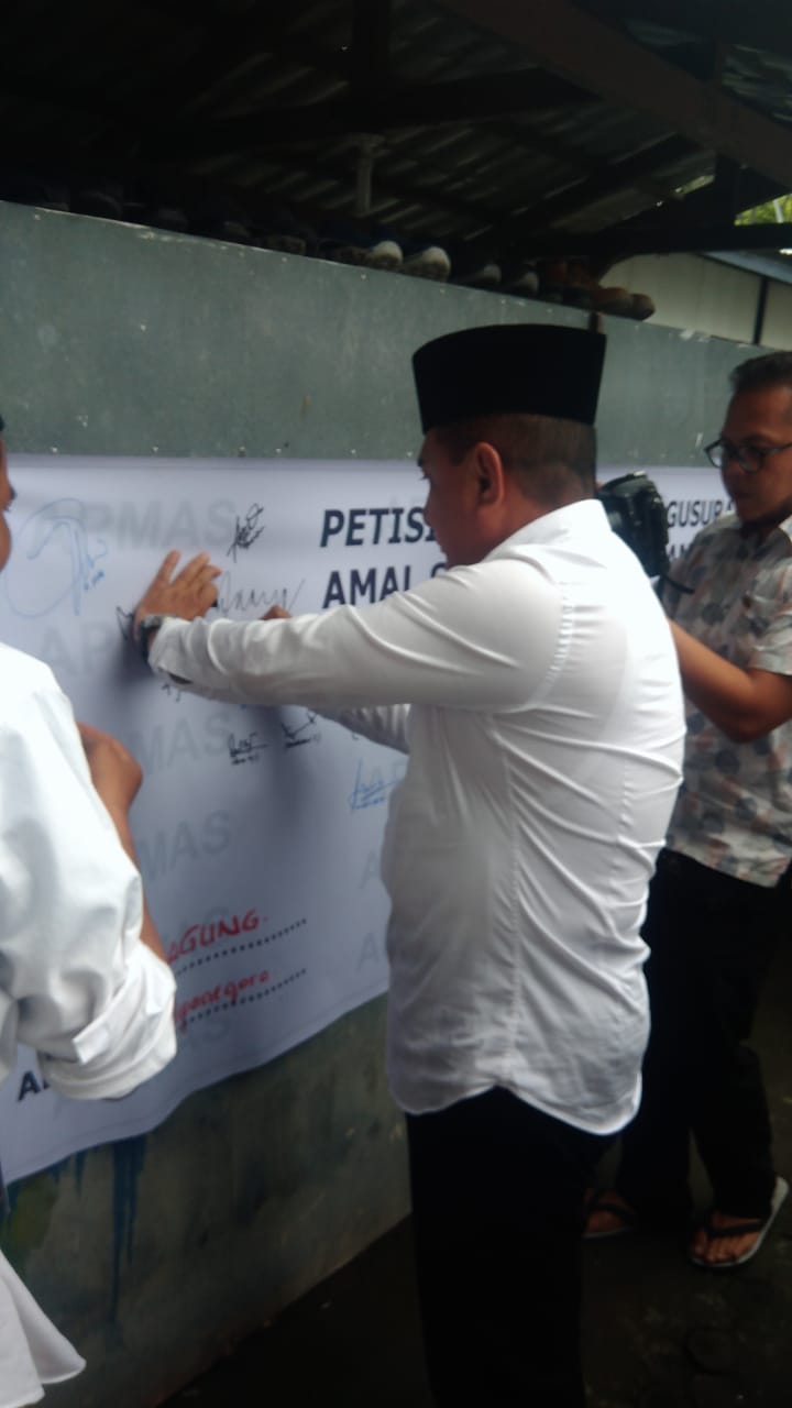 Gubsu Edy Rahmayadi Tandatangani Petisi Tolak Perubuhan Masjid Amal Silaturrahim