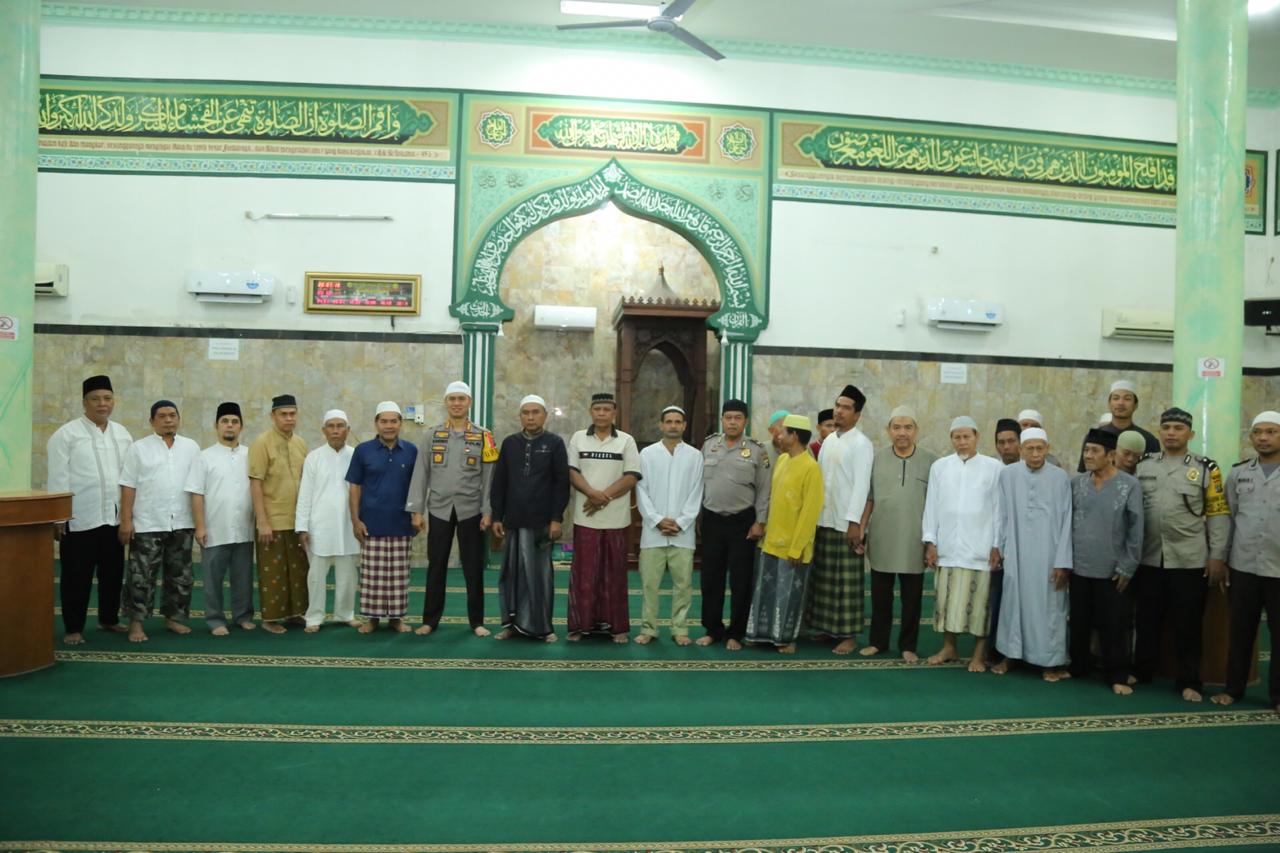 Program Makmurkan Masjid, Kapolrestabes Medan Sholat Subuh Berjamaah di Masjid Syuhada