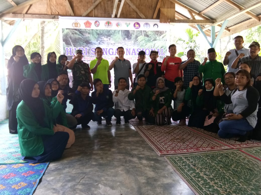 Hari Sungai Nasional, Kapolsek Pancur Batu Dampingi Kapolrestabes Medan Tabur Benih Ikan