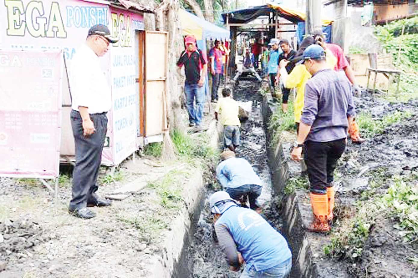 Tinjau Pengorekan Drainase Di Jalan Marelan, Wakil Wali Kota: Normalisasi Darinase Minimalisir Banjir
