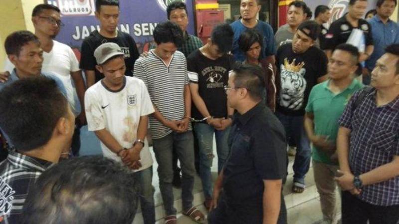 GKN di Jermal 15, SatRes Narkoba Polrestabes Medan Bekuk 5 Pelaku Narkoba dan 3 Paket Shabu Diamankan