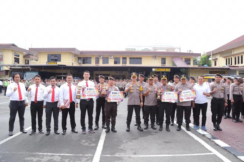 Kapolrestabes Medan Beri Penghargaan Kepada 91 Personil Berprestasi